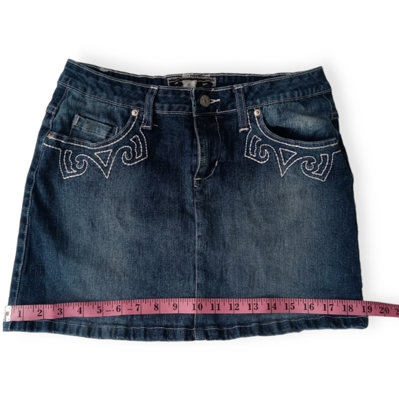 RAVE R4R JEANS WOMAN'S  MNI DENIM SKIRT. SIZE 11. COLOR BLUE. - Picture 8 of 16
